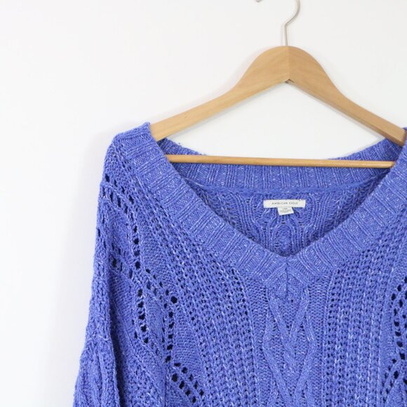 *American Eagle Oversized V-Neck Cable Knit Sweater - Picture 7 of 9